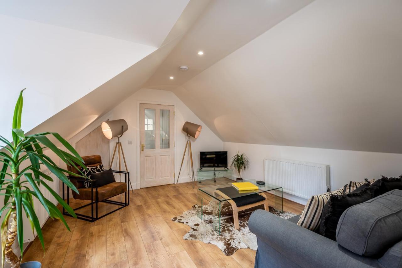 Modern And Stylish Woodhous *